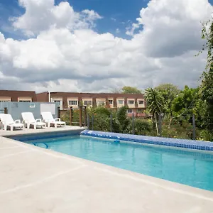 Apartment Choose To Be Happy At Brompton Estates - One And Two Bedroom With Pool, Kingston